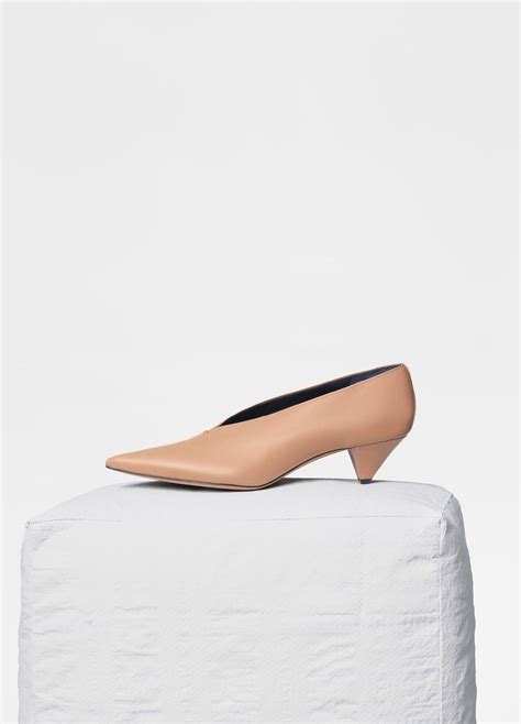 Women's Soft V Neck Pump in Nappa Lambskin 